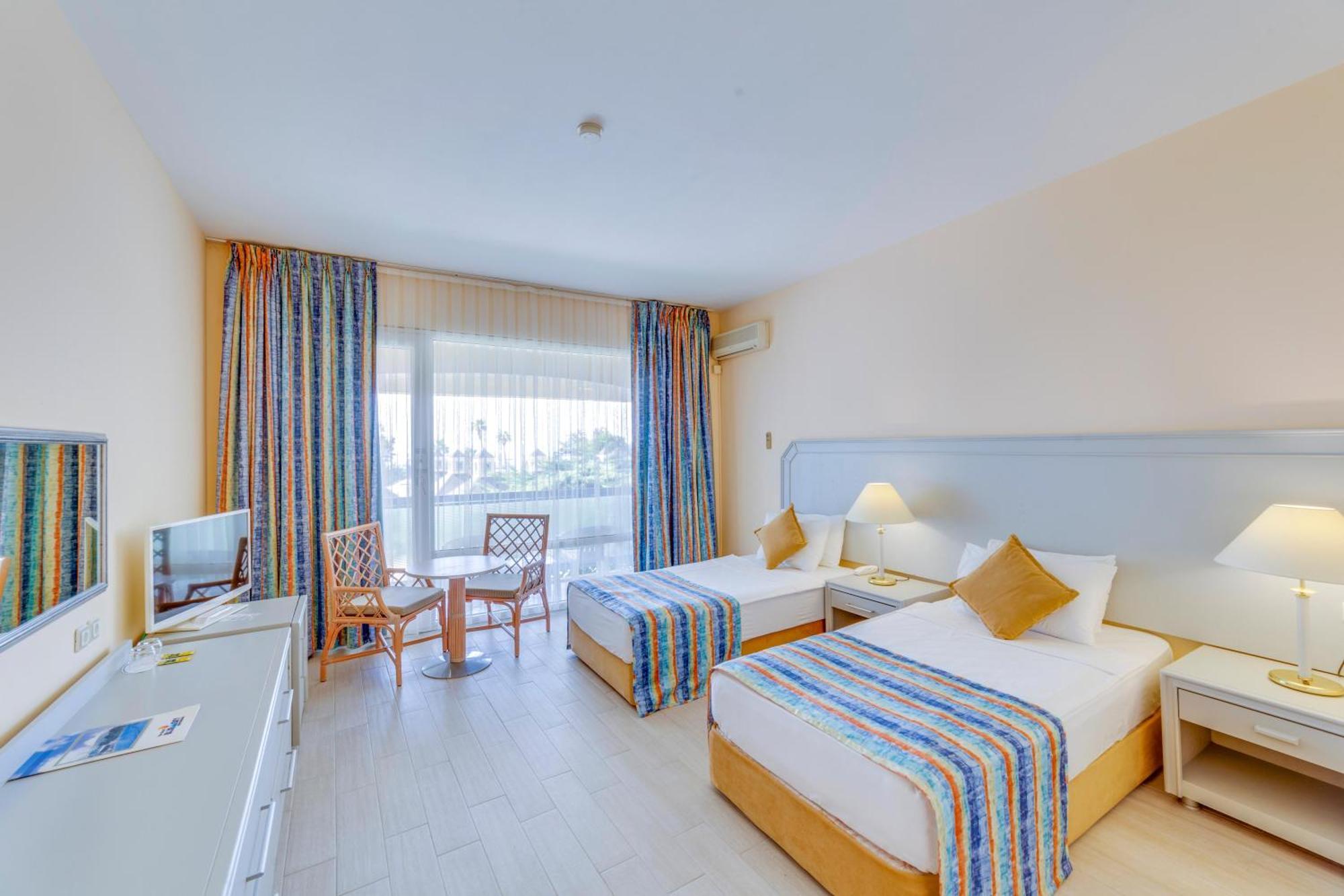 Hotel The Grand Blue Sky International Kusadası Exterior foto
