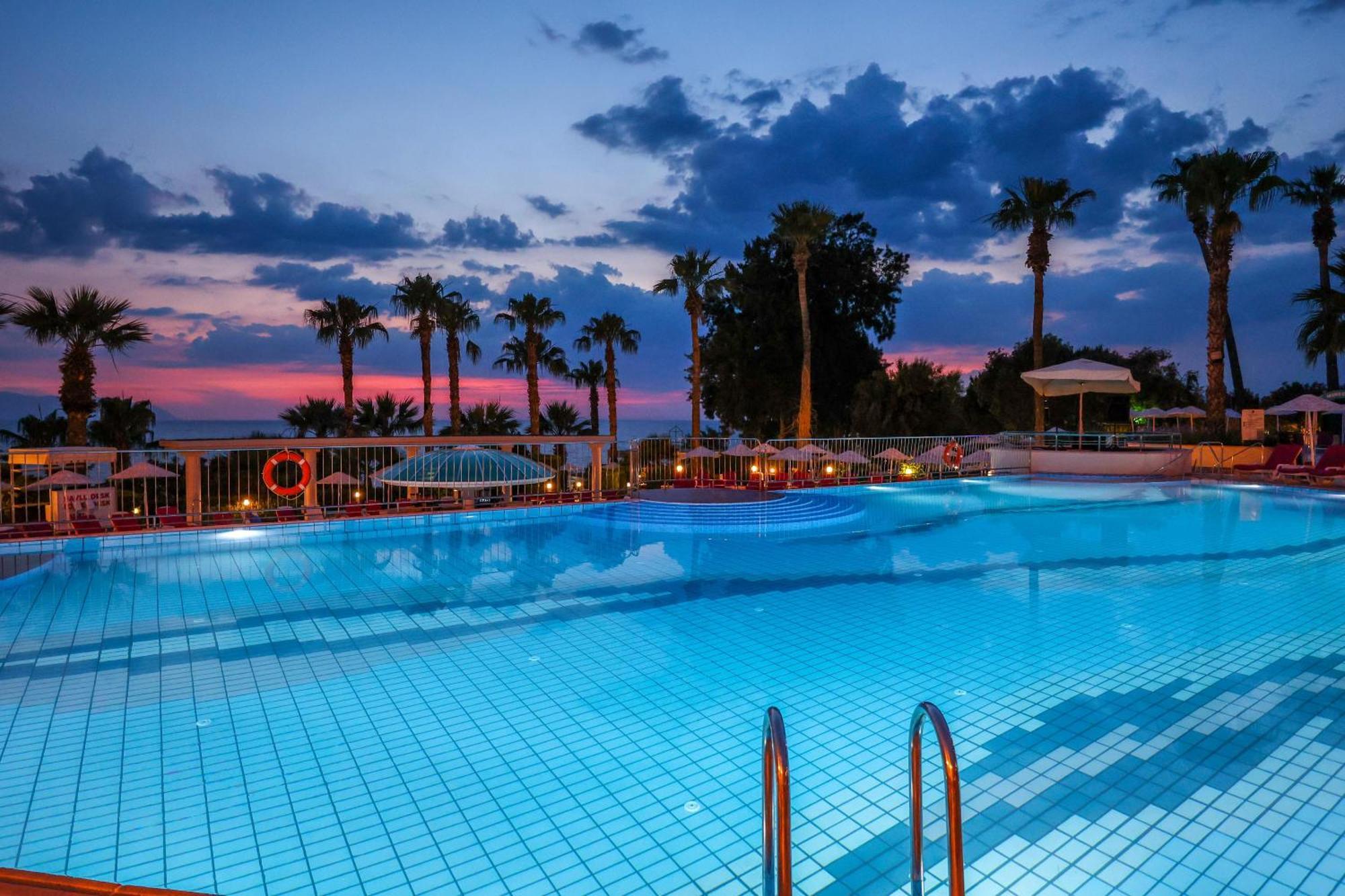 Hotel The Grand Blue Sky International Kusadası Exterior foto